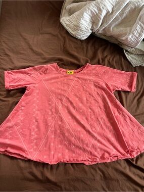 Woman’s coral Kealopiko shirt XS
